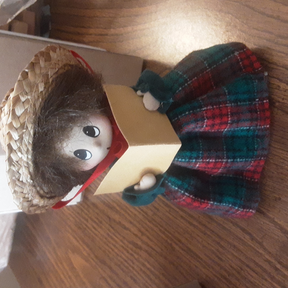 Vintage Mimsy Collectable Christmas Caroler 6inch 1996